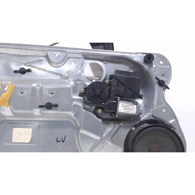 Elektrisch betriebene Fensterhebermechanismus vorne links Volkswagen Polo (9N1/2/3) (2001 - 2008) Hatchback 1.4 16V (BBY)