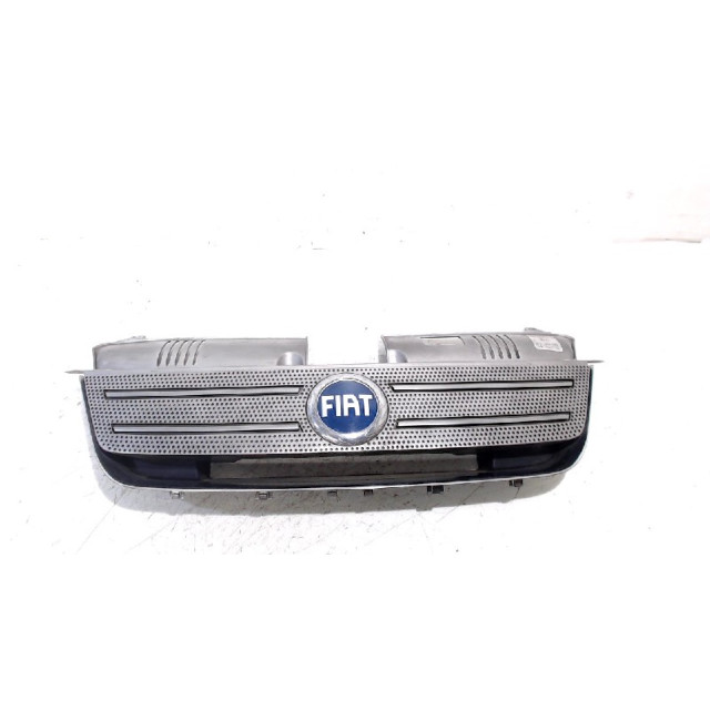 Grill Fiat Idea (350AX) (2004 - 2012) MPV 1.4 16V (843.A.1000)