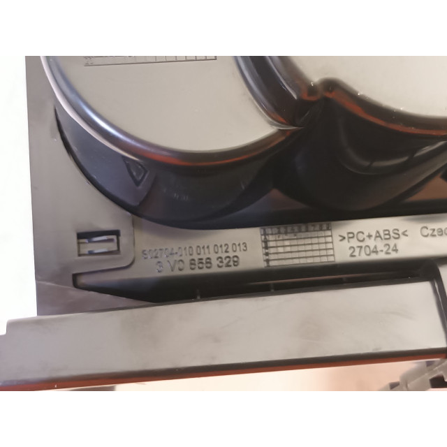 Becherhalter Skoda Superb Combi (3V5) (2017 - Präsens) Combi 1.5 TSI Evo 16V (DPCA)