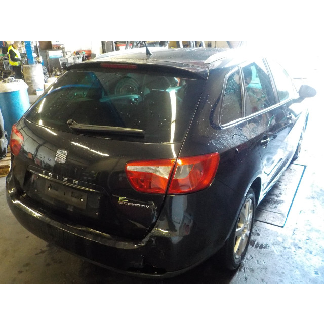 Rücklicht hinten Kofferraumdeckel rechts Seat Ibiza ST (6J8) (2010 - 2015) Combi 1.2 TDI Ecomotive (CFWA)