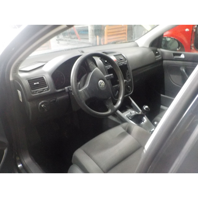 Rücklicht hinten Kofferraumdeckel links Volkswagen Golf V (1K1) (2003 - 2006) Hatchback 1.4 FSI 16V (BLN)