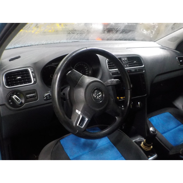 Scheibenwischermechanismus Front Volkswagen Polo V (6R) (2009 - 2014) Hatchback 1.2 TDI 12V BlueMotion (CFWA(Euro 5))