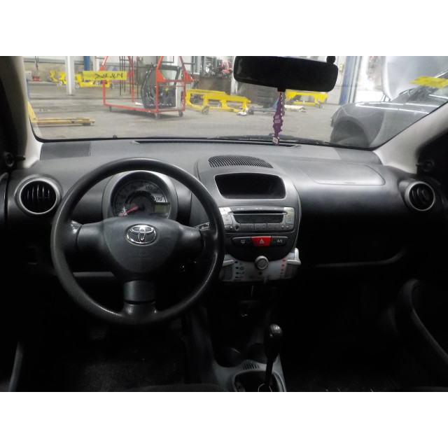 Rechter hinterer Stoßdämpfer Toyota Aygo (B10) (2005 - 2014) Hatchback 1.0 12V VVT-i (1KR-FE)