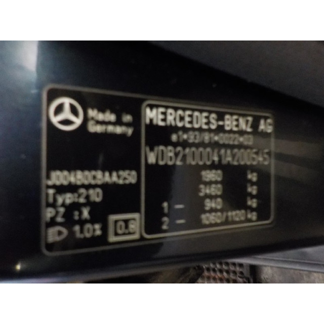 Scheibenwischermotor vorne Mercedes-Benz E (W210) (1995 - 1999) Sedan 2.2 E-220D 16V (OM604.912)
