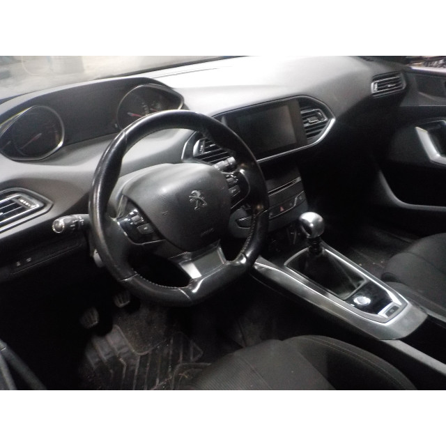 Cockpit Peugeot 308 SW (L4/L9/LC/LJ/LR) (2014 - 2021) Combi 5-drs 1.6 HDi 115 (DV6C(9HC))