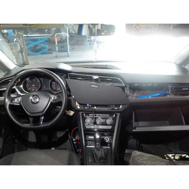 Rechte vordere Tür Volkswagen Touran (5T1) (2016 - 2021) MPV 1.6 TDI SCR BlueMotion Technology (DGDA)