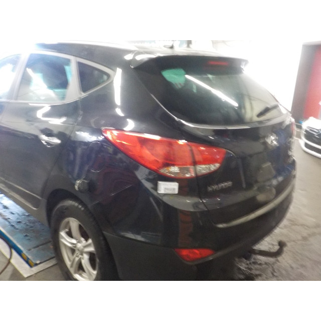 Radnabe links vorne Hyundai iX35 (LM) (2012 - 2015) SUV 2.0 CRDi 16V (D4HA)