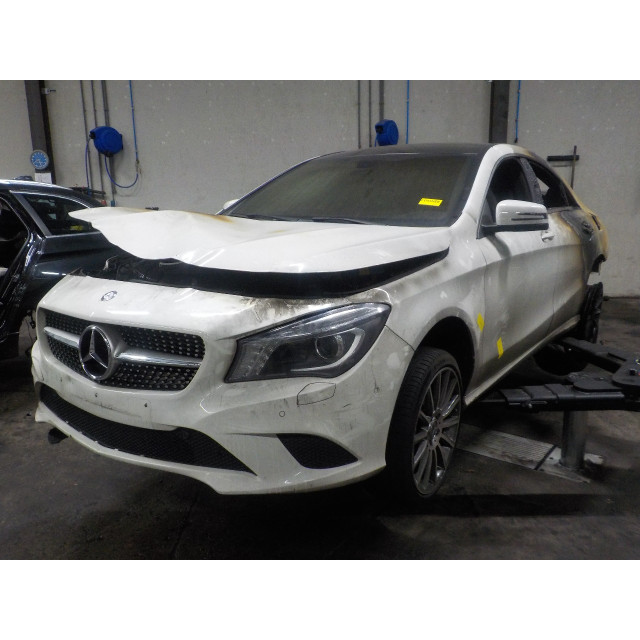 Elektrisch betriebene Fensterhebermechanismus vorne links Mercedes-Benz CLA (117.3) (2013 - 2019) Sedan 1.6 CLA-200 16V (M270.910)
