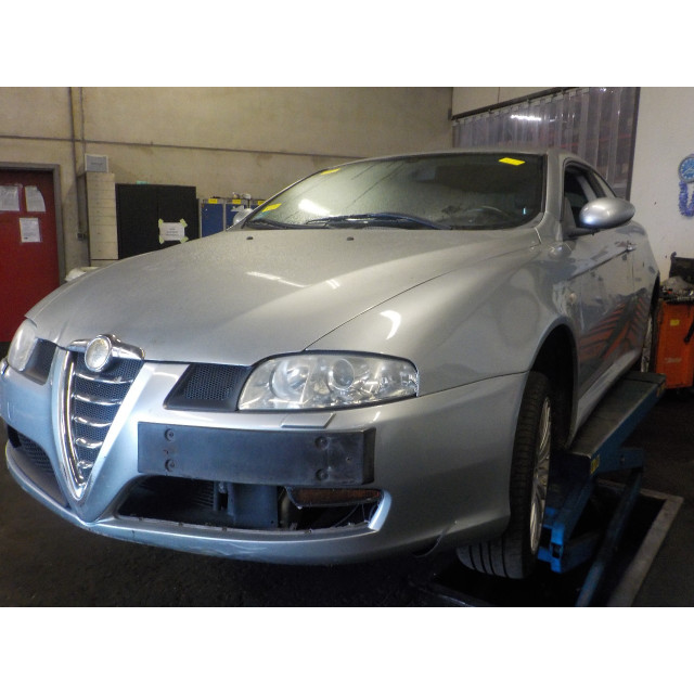 Radnabe links vorne Alfa Romeo GT (937) (2003 - 2010) Coupé 2.0 JTS 16V (937.A.1000)