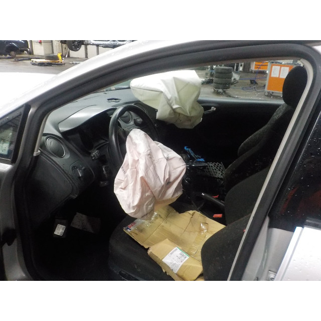 Linke hintere Tür Seat Ibiza ST (6J8) (2012 - 2015) Combi 1.2 TSI (CBZA)