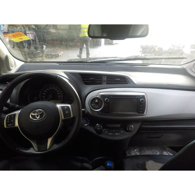 Elektrisch betriebener Fensterhebermechanismus hinten links Toyota Yaris III (P13) (2012 - 2020) Hatchback 1.5 16V Hybrid (1NZ-FXE)