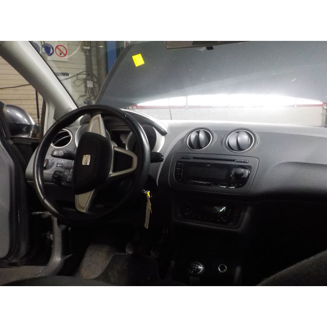 Rechter Kotflügel Seat Ibiza ST (6J8) (2010 - 2015) Combi 1.2 TDI Ecomotive (CFWA)