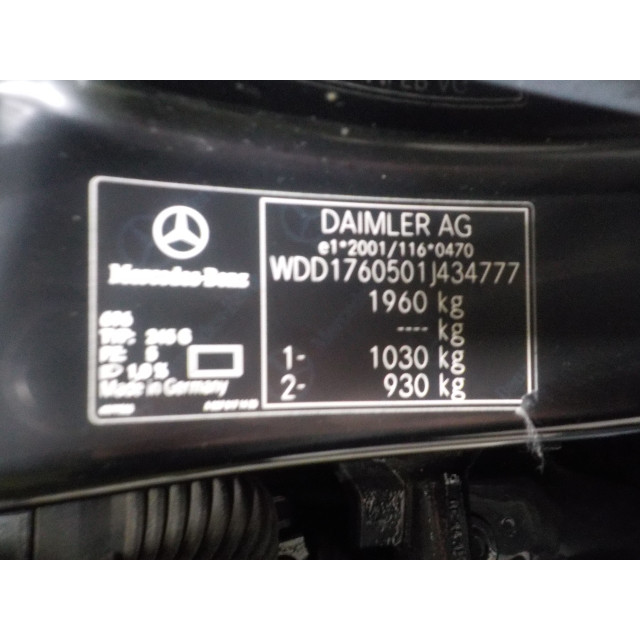 Linke vordere Tür Mercedes-Benz A (W176) (2015 - 2018) Hatchback 2.0 A-250 Turbo 16V (M270.920(Euro 6))