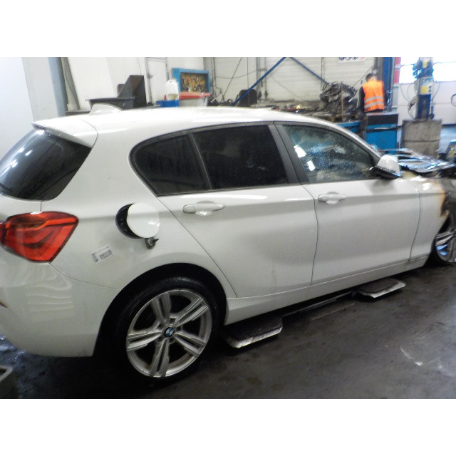 Multimedia Bedienkonsole BMW 1 serie (F20) (2015 - 2019) Hatchback 5-drs 116d 1.5 12V TwinPower (B37-D15A)