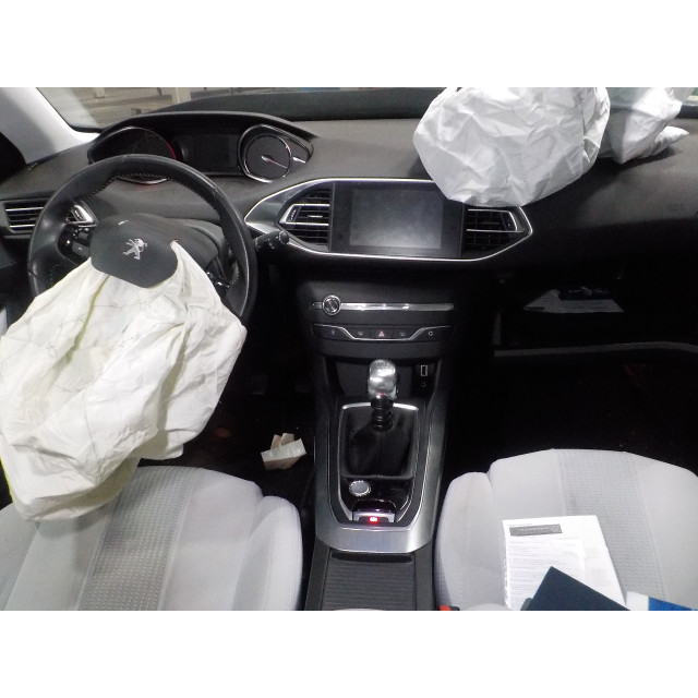 GPS-System Peugeot 308 (L3/L8/LB/LH/LP) (2013 - 2021) Hatchback 5-drs 1.2 12V e-THP PureTech 130 (EB2DTS(HNY))