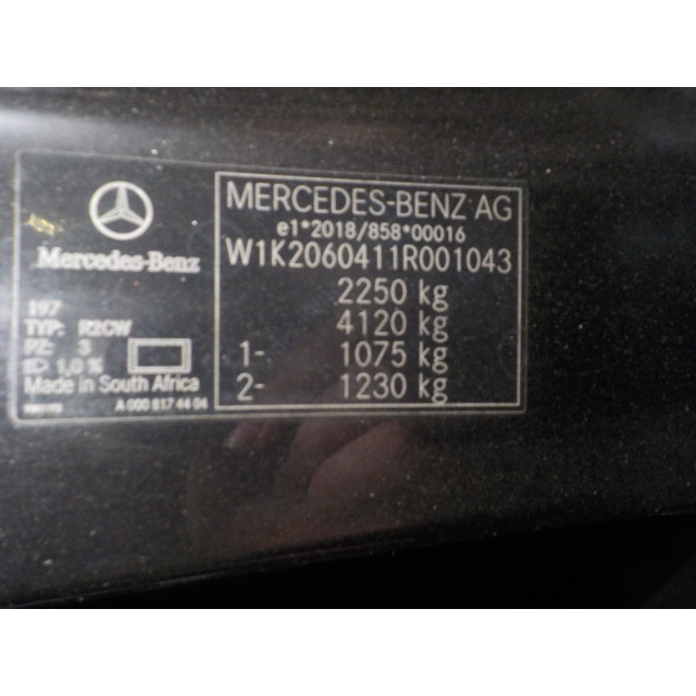 Luftgitter Mercedes-Benz C (W206) (2021 - Präsens) Sedan C-180 1.5 EQ Boost (A0001E28C-180 1.5 EQ Boost)
