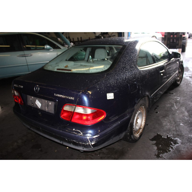 Rücklicht hinten Kofferraumdeckel links Mercedes-Benz CLK (W208) (1997 - 2000) Coupé 2.3 230K 16V (M111.975)